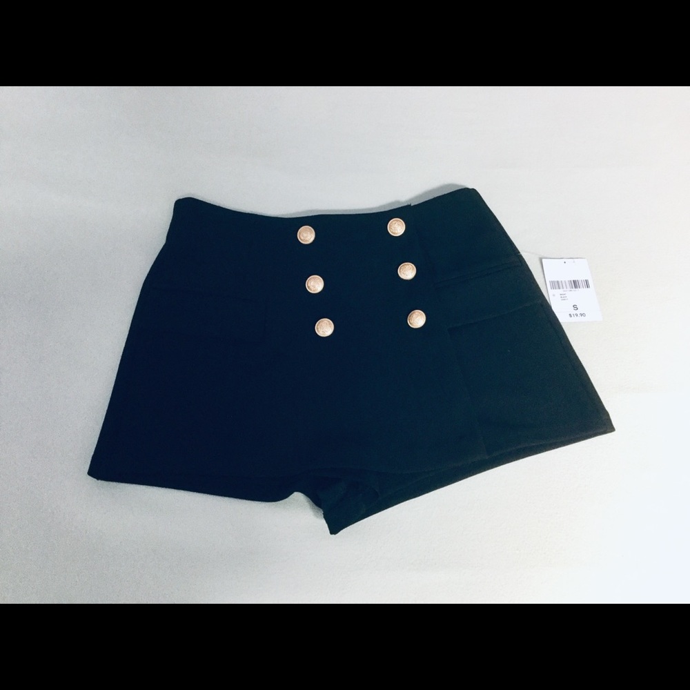 NWT very cute F21 Black Skort